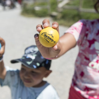 Balle en bois de la colline des enfants à Charmey