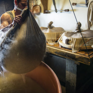 Fabrication du fromage à Charmey