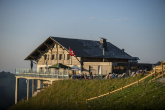 Restaurant Les Dents-Vertes à Charmey, photo extérieure prise en été
