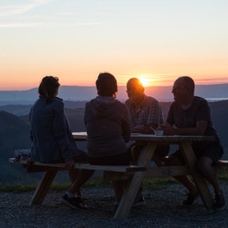 Coucher de soleil depuis la terrasse du restaurant Les Dents-Vertes