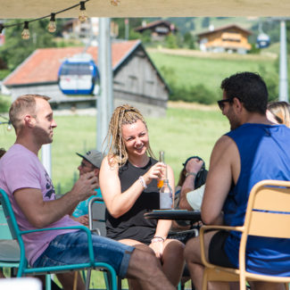 Vigousse_Charmey apéro en terrasse pendant l'été