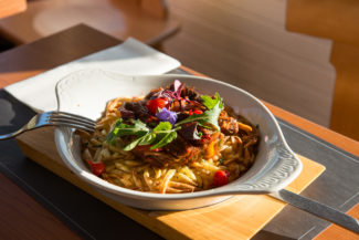 Plat de Röstis au Restaurant les Dents-Vertes au sommet de la station de Charrmey
